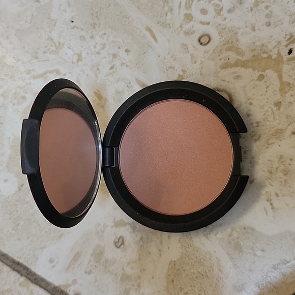 BECCA Mineral Blush - Damselfly - Picture 1 of 3